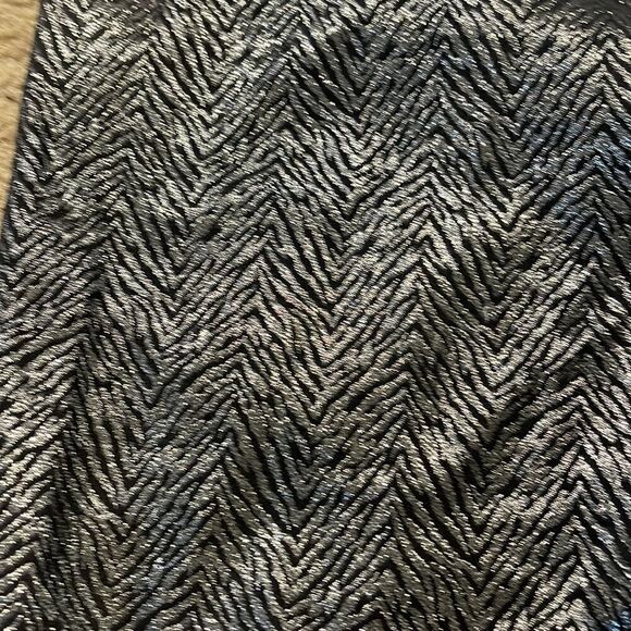 WhiteHouseBlackMarket The Slim Ankle Women’s pants Size 6. Zebra Print. - Picture 6 of 7